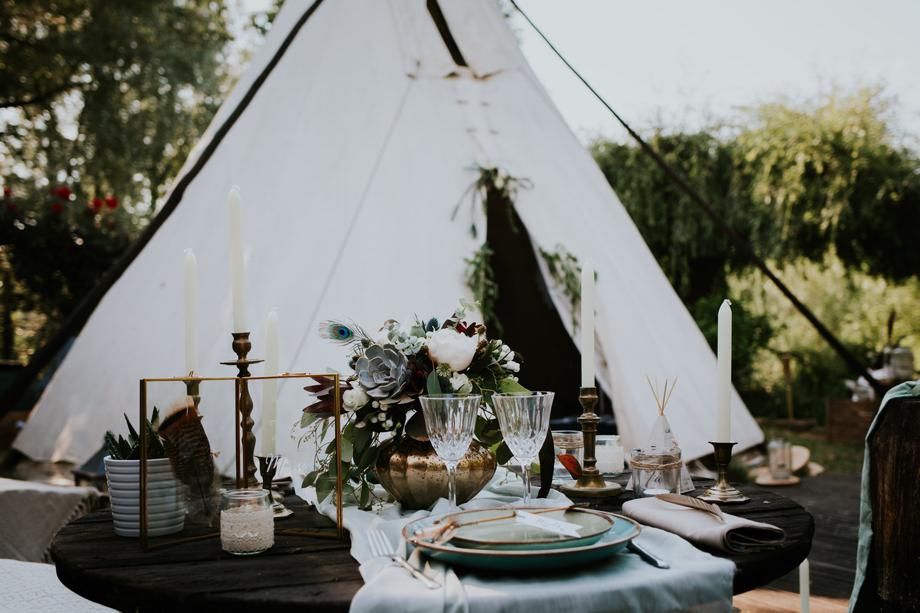 Décoration mariage boho dans un tipi