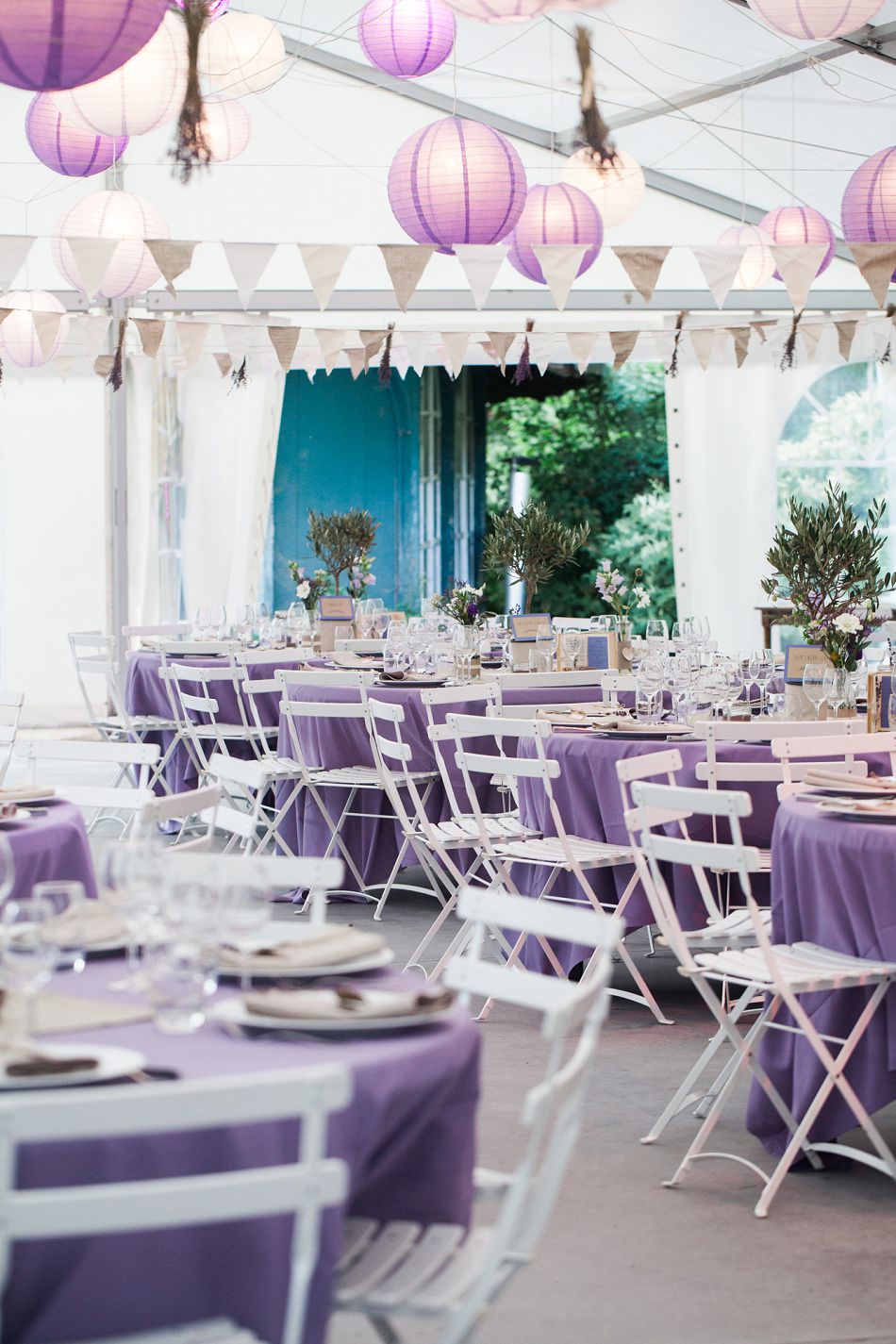 Décoration de mariage provençale lin et parme