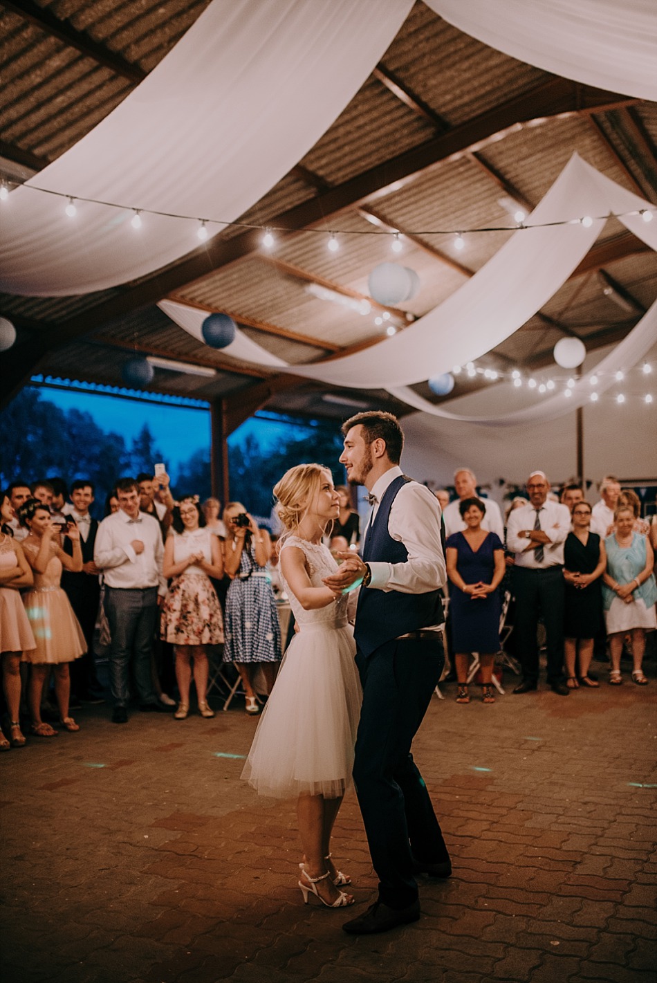 un mariage liberty et bleu dans un étang en Alsace Lorraine